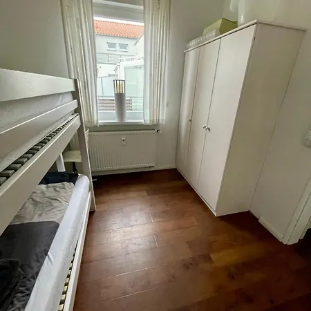 Geschmackvolle Zentral Und Strandnah Gelegen. Wlan Kostenlos. Apartment