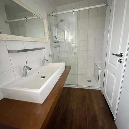شقة Geschmackvolle Zentral Und Strandnah Gelegen. Wlan Kostenlos.